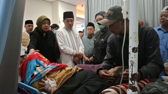 Menag Jenguk Korban Ambruknya Majelis Taklim di Bogor