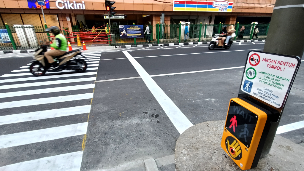 Pelican Crossing Resmi Beroperasi di Stasiun Cikini