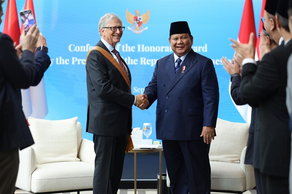 Kontribusi Rp 7 Triliun, Bill Gates Diganjar Bintang Jasa Utama