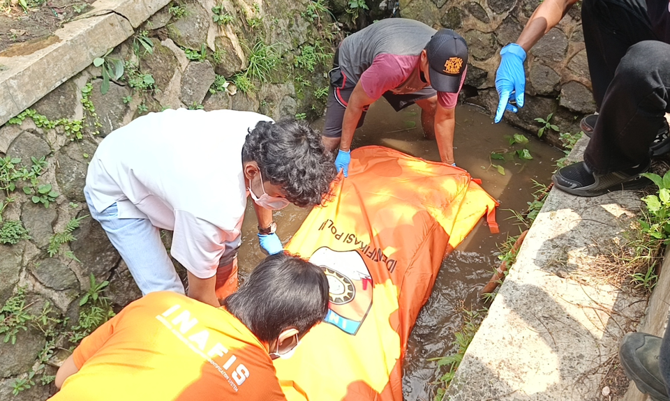 Warga Geger, Mayat Wanita Berdaster Mengapung di Irigasi Sukabumi