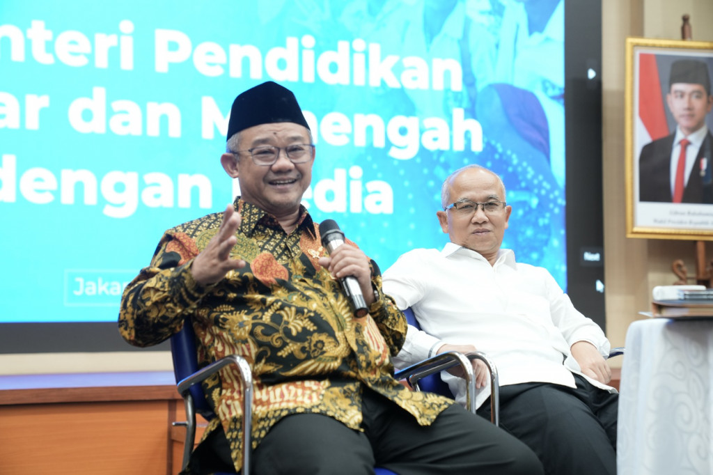 Kemendikdasmen Siapkan 150 Ribu Beasiswa untuk Guru Non-S1 Mulai 2026