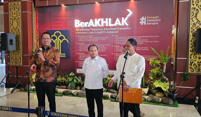 Menkumham Serahkan SK Kepengurusan PSI, Sosok ‘Bapak J’ Jadi Misteri