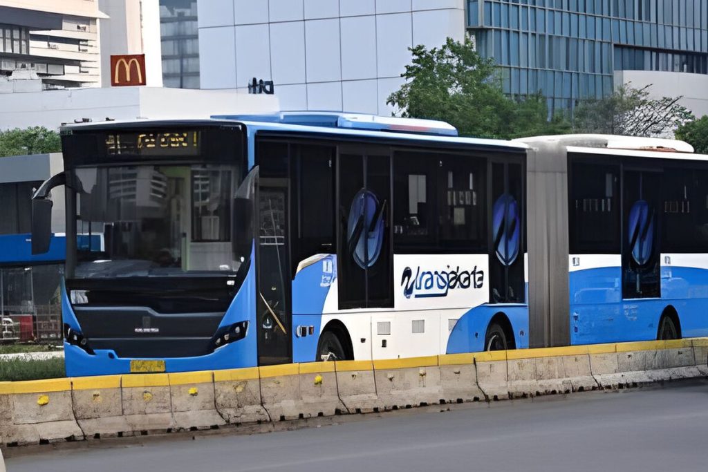 Demo di Monas, Sejumlah Rute Transjakarta Dialihkan