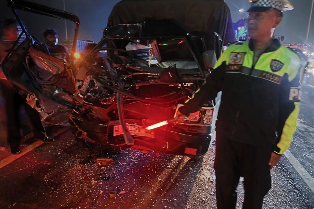 Sopir Pikap Tewas Tabrak Truk di Jembatan Suramadu