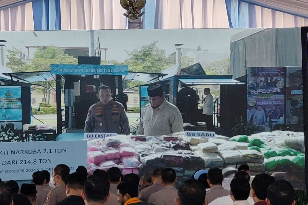 Prabowo Hadiri Pemusnahan 214,8 Ton Narkoba di Mabes Polri