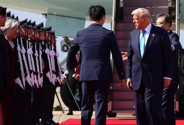 Trump Tiba di Korea Selatan, Siap Bahas Kesepakatan Dagang Baru