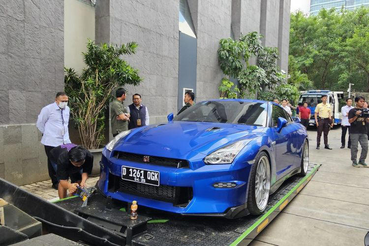 KPK Pindahkan 32 Kendaraan Mewah Terkait Kasus Noel