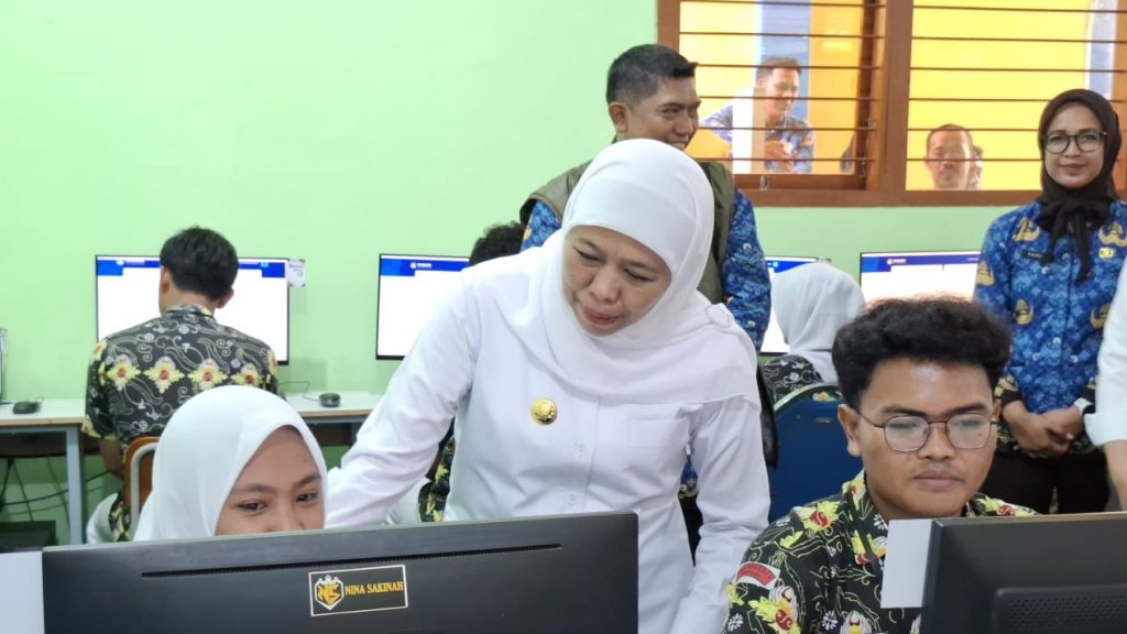 Khofifah Serukan Kesiapan Internet dan Mental Siswa Jelang TKA
