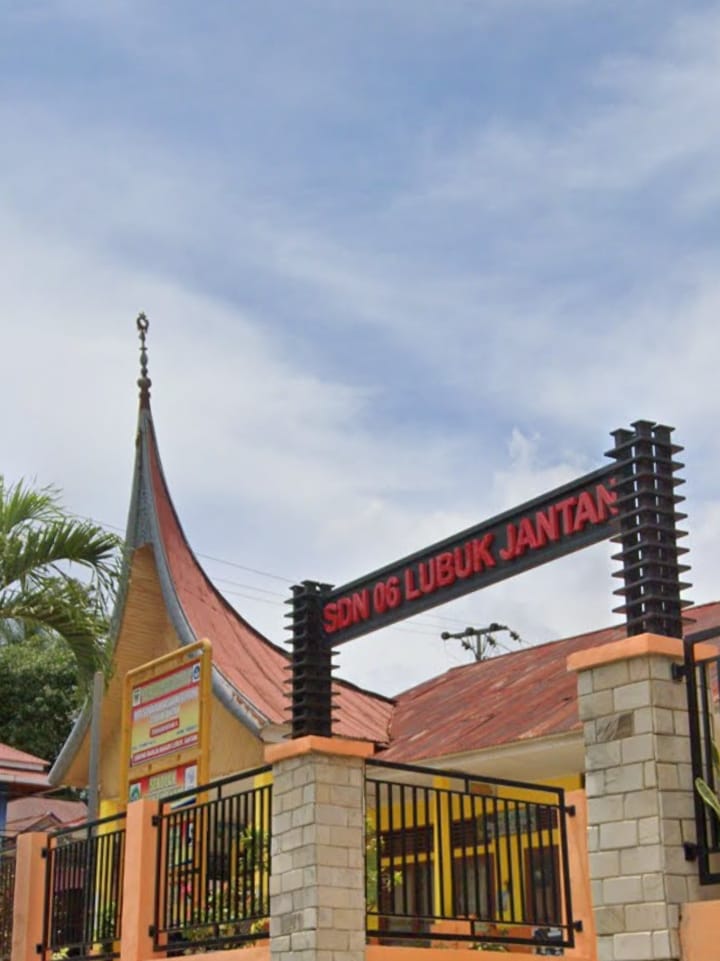 Lubuk Jantan Panas, Sekolah Negeri Pungut Bayaran!