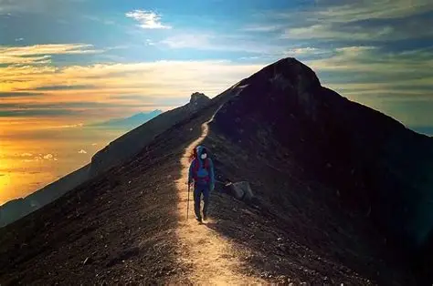 Pendakian Gunung Agung Ditutup 15 Hari untuk Pujawali