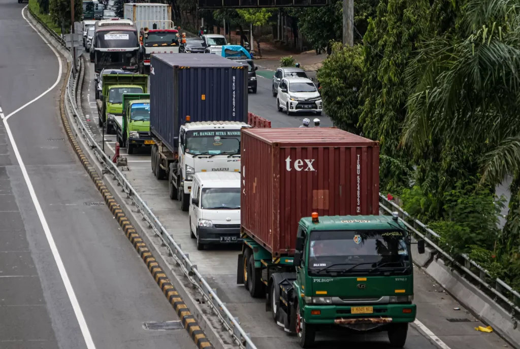 Wamenaker Tegaskan Jam Kerja Sopir Logistik Maksimal 8 Jam