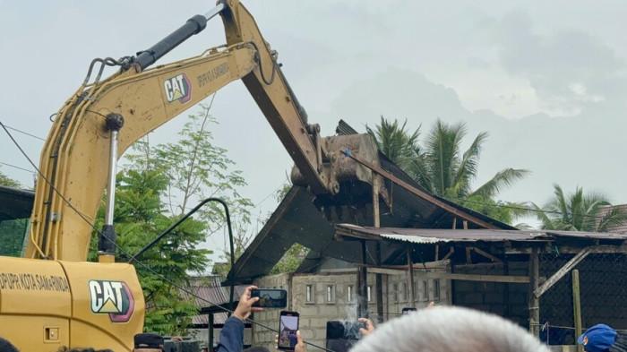 57 Bangunan Liar di Samarinda Dibongkar Paksa Satpol PP