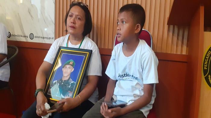 Sidang Perdana Kasus Prada Lucky, Tangis Ibunda Pecah