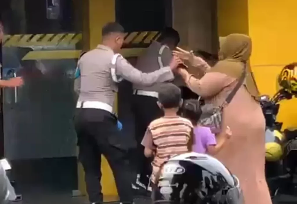 Aksi Nekat di Mapolres Sragen, Polisi Disiram Pertalite