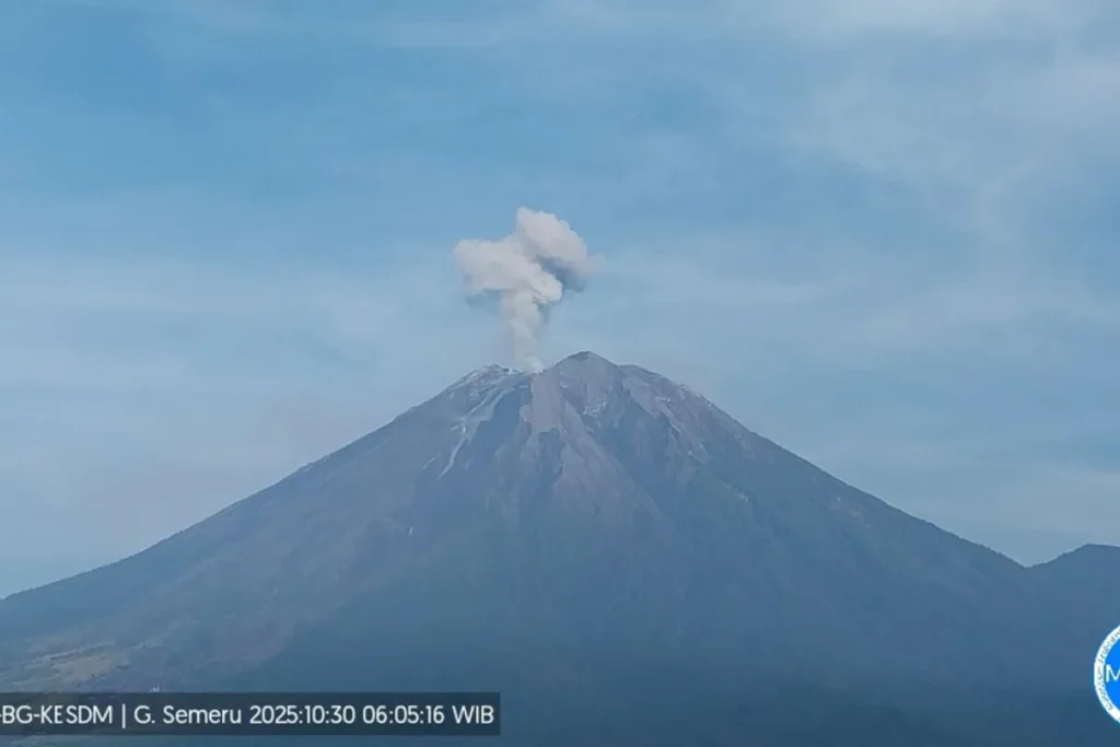 Gunung Semeru Empat Kali Erupsi, Status Masih Waspada
