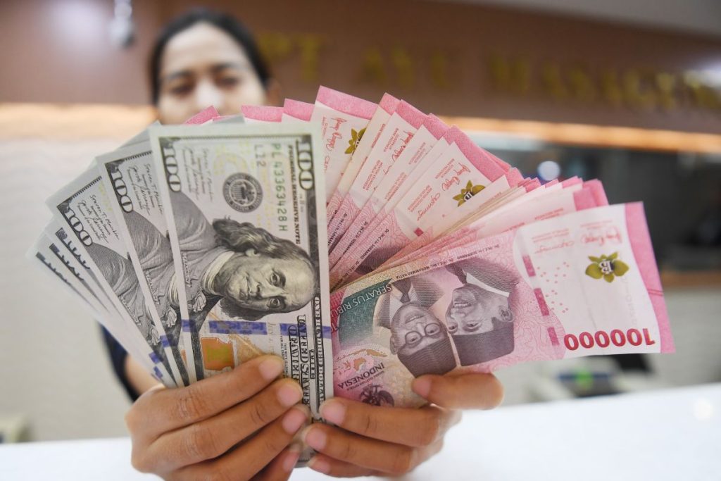 Rupiah Menguat 0,10% ke Rp16.556 per Dolar AS pada Kamis
