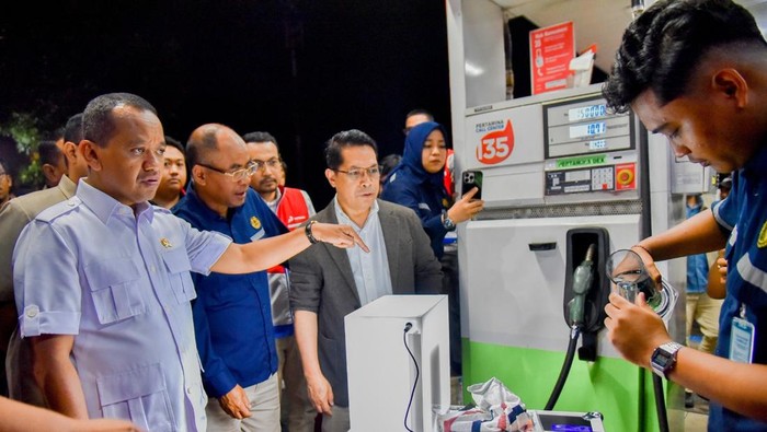 Bahlil Sidak SPBU Malam-Malam, Cek Kualitas Pertalite di Malang