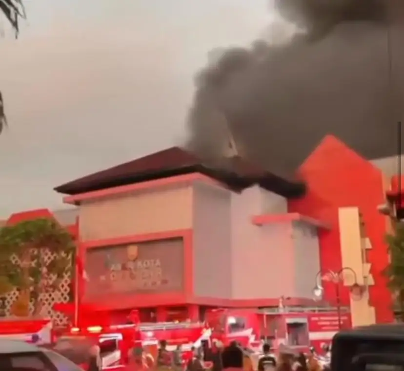 Pasar Kota Wonogiri Terbakar Hebat, Pedagang Panik Selamatkan Barang