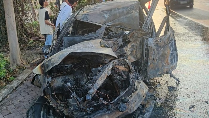 Mobil Terbakar di Surabaya, Dua Tewas Diduga karena Alkohol