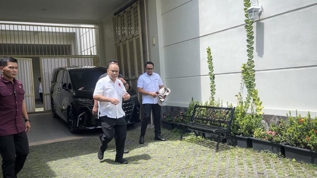 Budi Arie dan Anggota Projo Sowan ke Rumah Jokowi di Solo