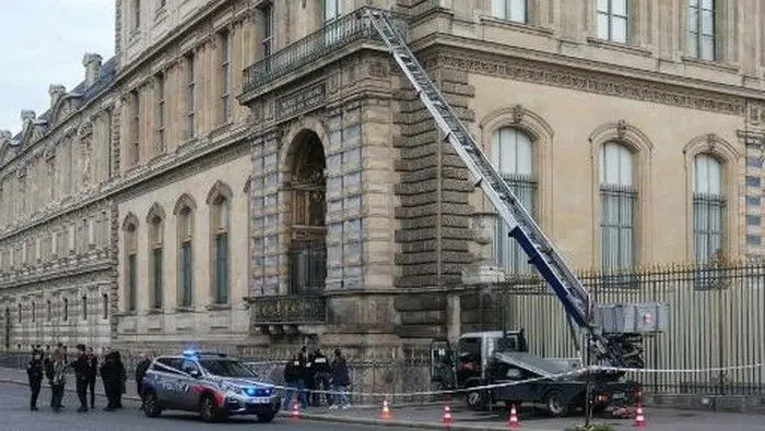 Perampokan Kilat di Museum Louvre, 8 Barang Antik Raib
