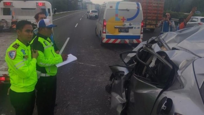 HR-V Tabrak Mobil di Tol Jagorawi, Pengemudi Tewas di Tempat