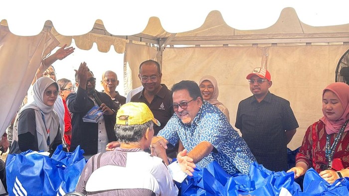 Rano Karno Gratiskan 2.000 Paket Sembako di Ancol