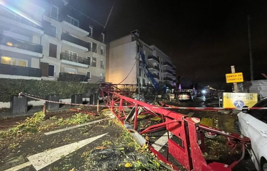 Tornado Langka Guncang Paris, Seorang Tewas dan Belasan Terluka