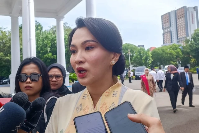 Sherly Tjoanda Hadiri Penganugerahan Gelar Pahlawan Nasional di Istana