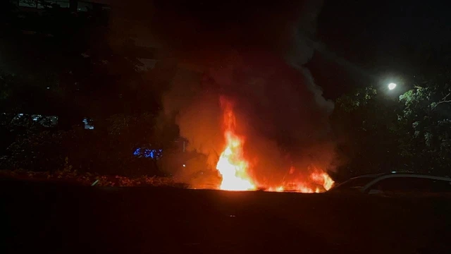 Mobil Terbakar di Tol S. Parman, Tidak Ada Kemacetan