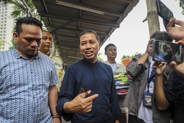 Suami Jenguk Ira Puspadewi di Rutan KPK Usai Mendapat Rehabilitasi