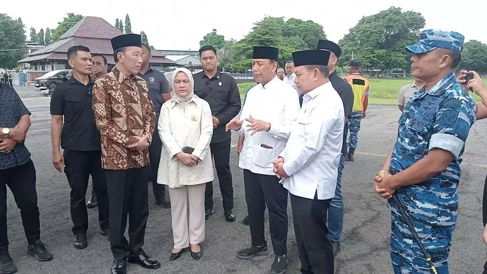 Jokowi-Iriana Sambut Langsung Jenazah Rugaiya Usman di Bandara Solo