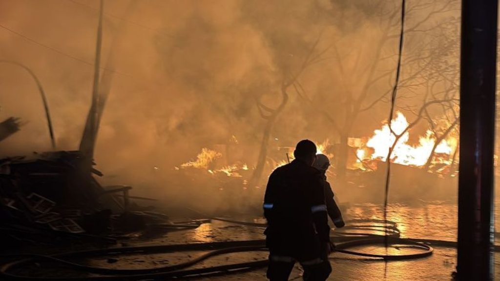 Belasan Kios Kayu di Sukahaji Bandung Kembali Terbakar