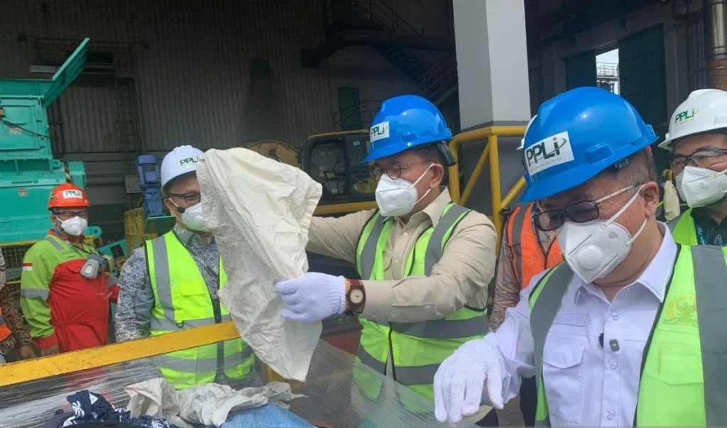 Kemendag Musnahkan 500 Balpres Pakaian Bekas Ilegal di PPLI Bogor