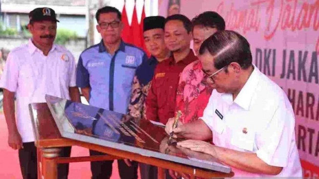 Pramono Resmikan Penataan Kampung Tanah Harapan