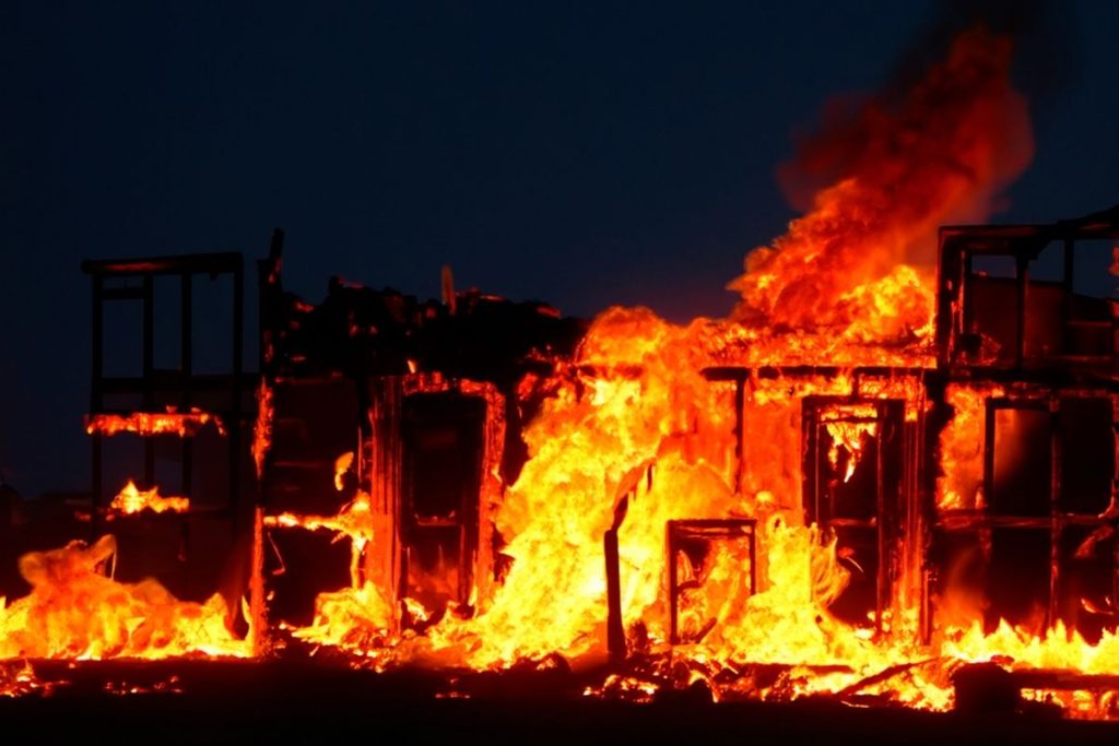 Rumah di Jelambar Baru Terbakar, Damkar Kerahkan 19 Unit Mobil