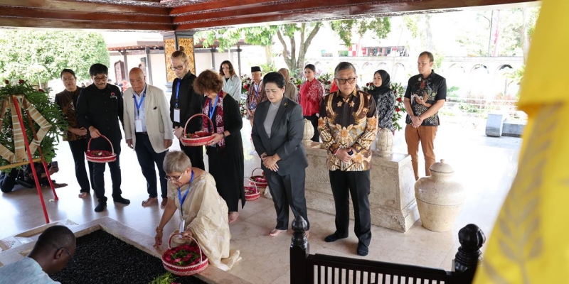 Akademisi Asia-Afrika Ziarah ke Makam Bung Karno di Blitar