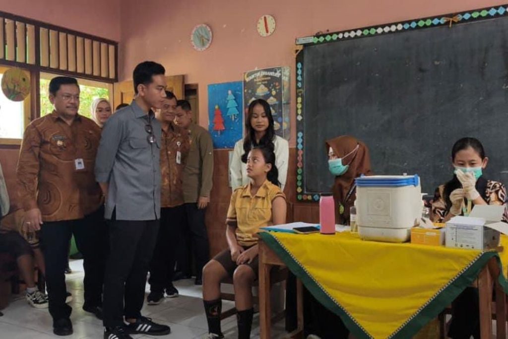 Gibran Tinjau Program Cek Kesehatan Gratis di SDN Ledok 5 Salatiga