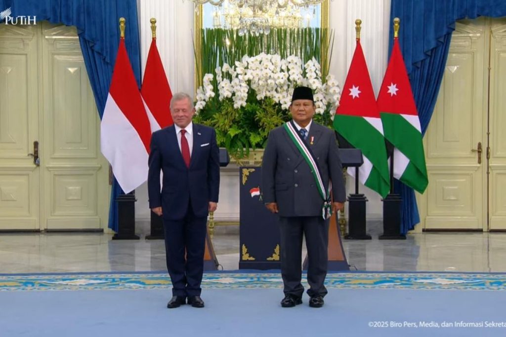 Prabowo Menerima Penghargaan Tertinggi Kerajaan Yordania di Istana Merdeka