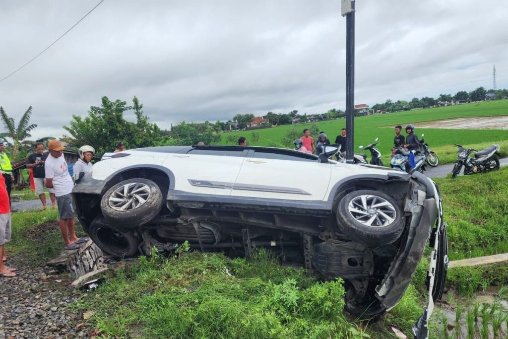 Mobil Rush Tertabrak KA Batara Kresna di Sukoharjo, Dua Orang Luka Ringan