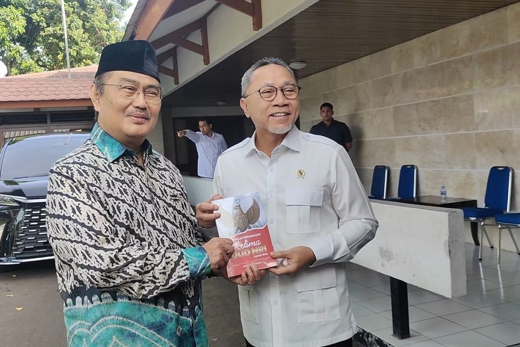 Serahkan Buku Perubahan UUD 1945, Jimly Asshiddiqie Temui Zulhas
