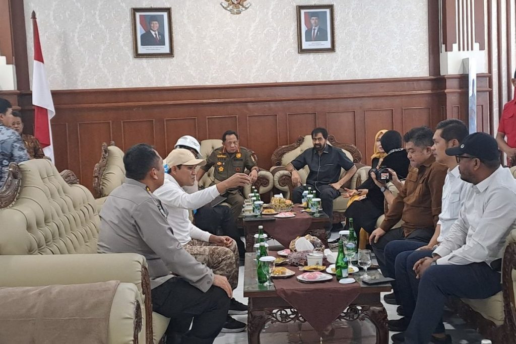 Mendagri Tito Tiba di Aceh, Tinjau Lokasi Banjir di Pidie dan Pidie Jaya