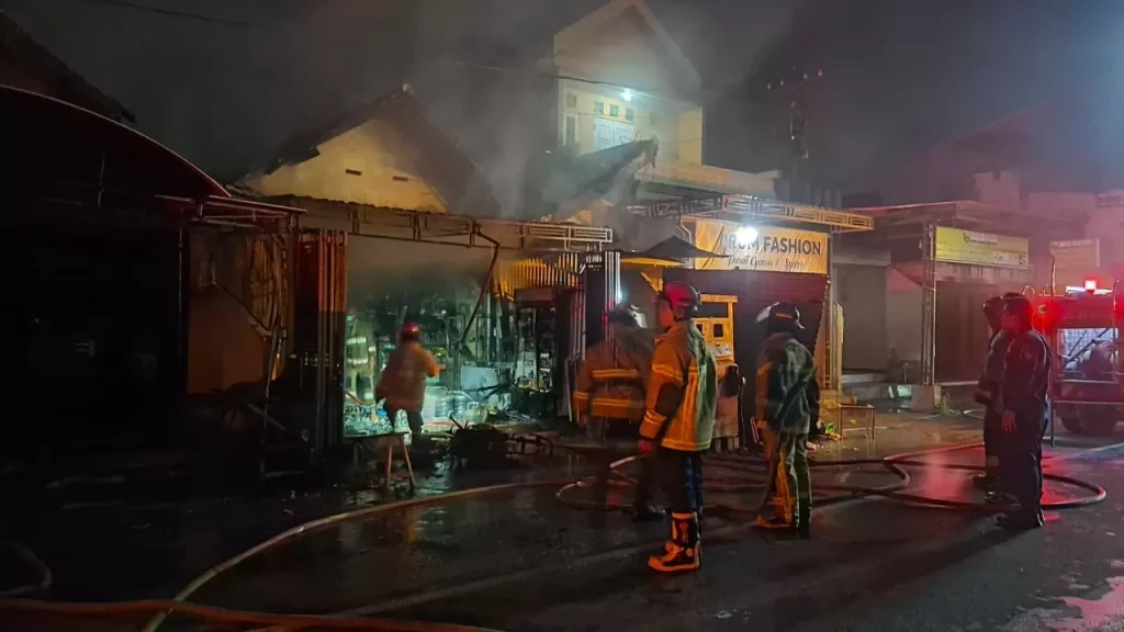 Korsleting Picu Kebakaran di Pasar Jabang, Dua Warga Terluka