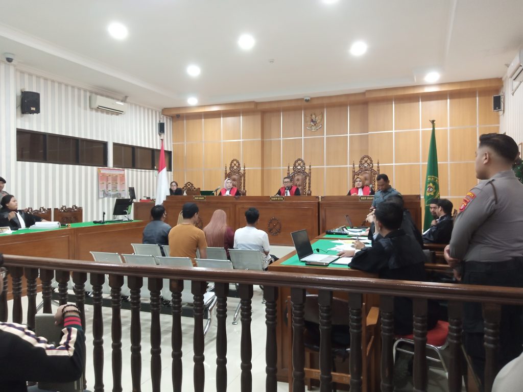 Sidang Panas Kasus Crown, Enam Saksi Ungkap Detik-Detik Mencekam! 