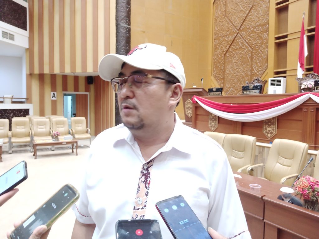 Komisi II Tegur Pemerintah Soal Jam Usaha