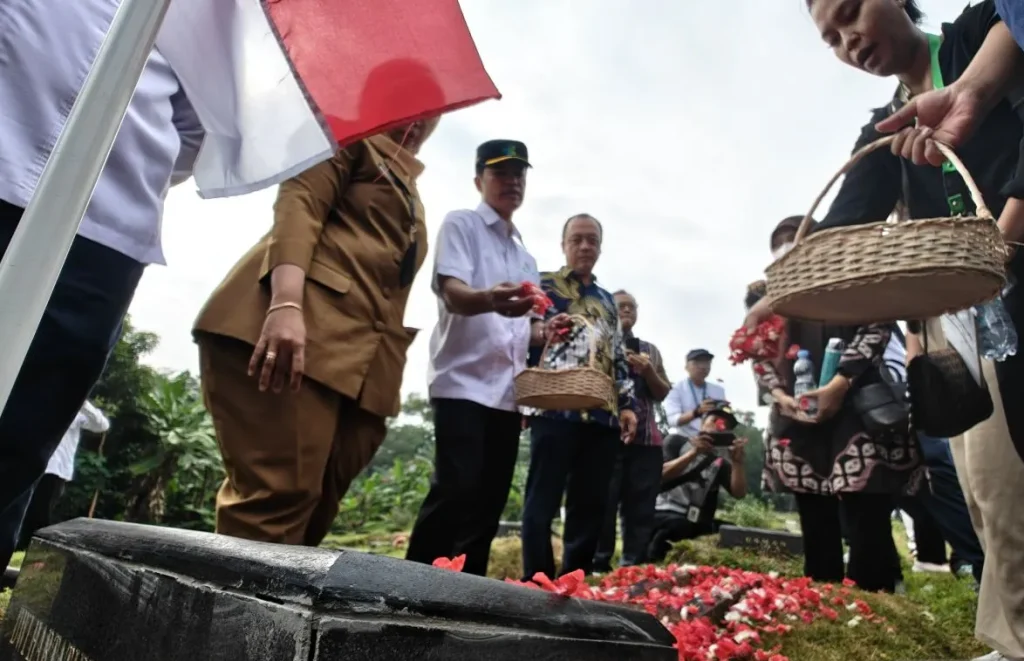 Wamenkes Pimpin Ziarah Nakes di Pondok Ranggon