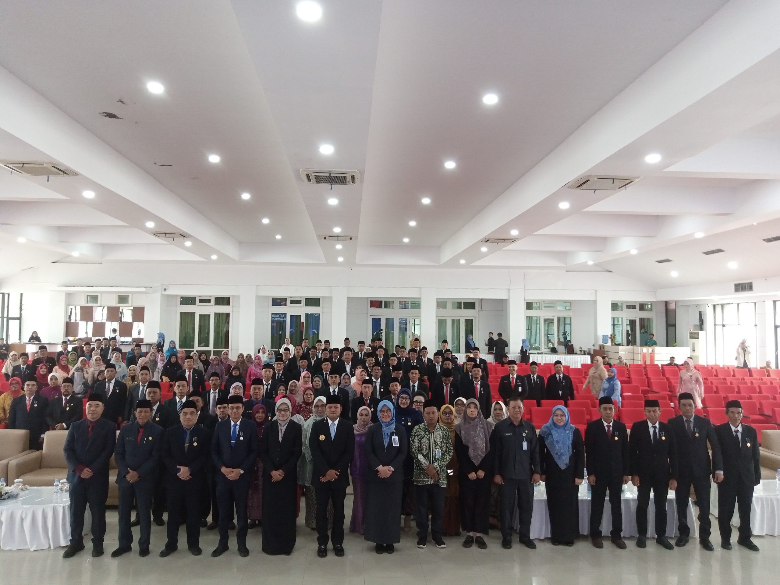 Rudy Masud Anugerahkan Penghargaan Karya Satya kepada 322 ASN