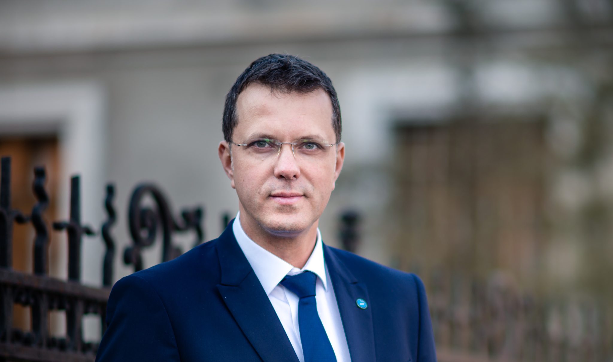 Menhan Romania Mundur Usai Terbukti Salah Cantumkan Gelar di CV