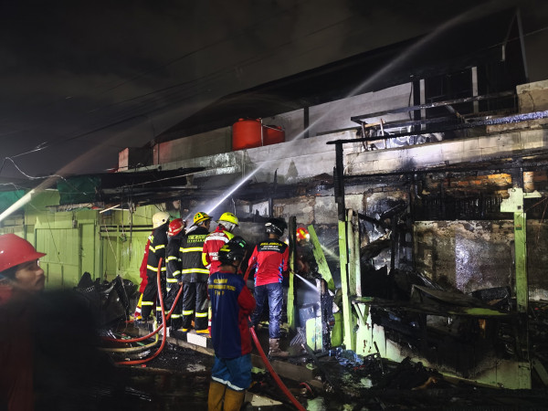 Dua Kios di Samarinda Ludes Dilalap Api Tengah Malam