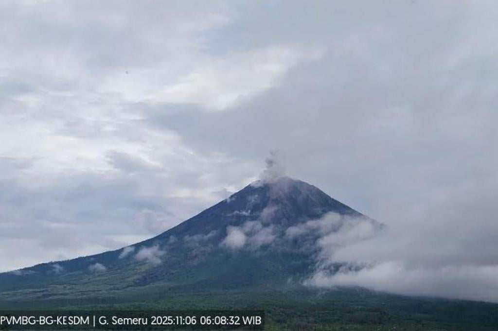 Gunung Semeru Meletus Pagi Ini, Kolom Abu Capai 1 Kilometer